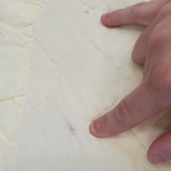 Vintage Quiltex? Light Pastel Yellow Quilted Baby Blanket‎ Nylon Binding READ - Picture 9 of 11